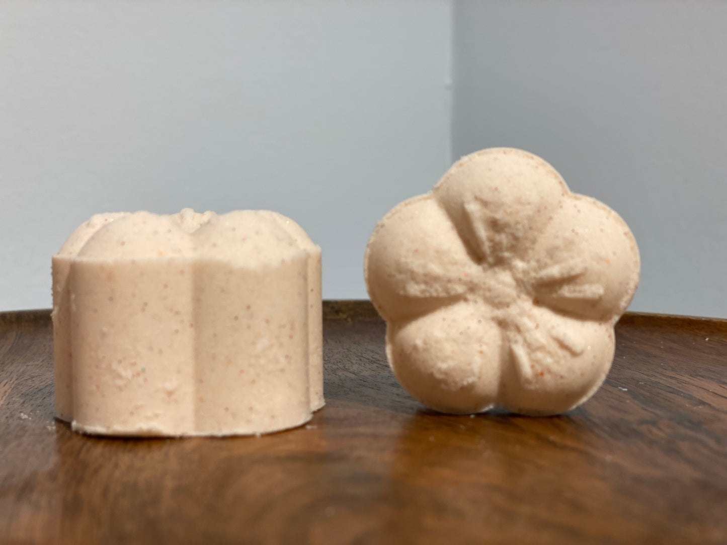 Red Apple Bourbon Shower Steamers 50z